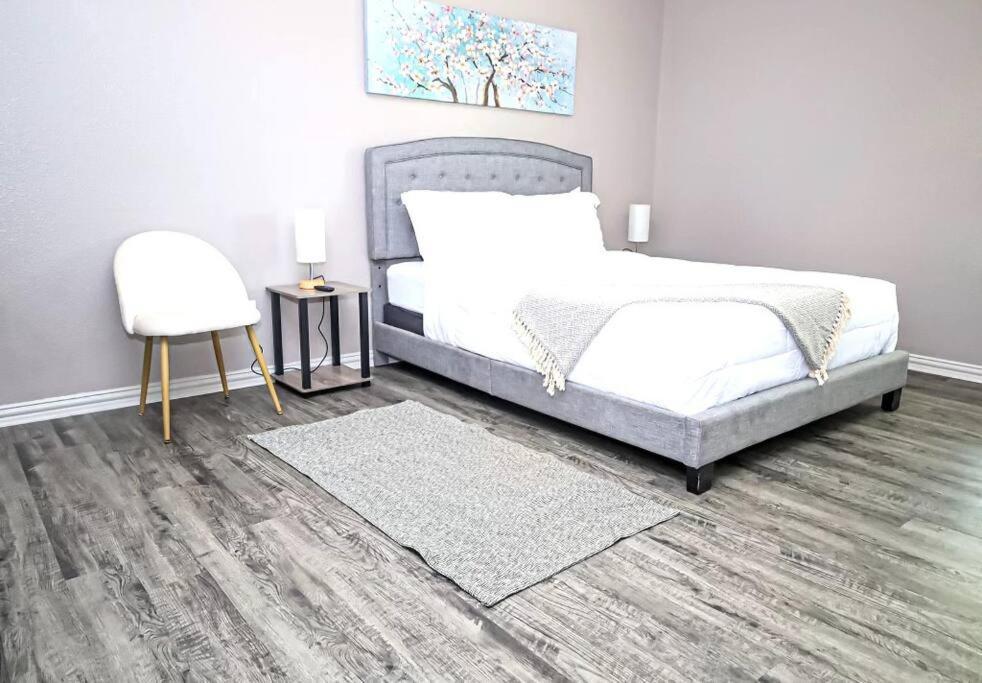 Comfy Two-Bedroom Apartment In Arlington Eksteriør bilde