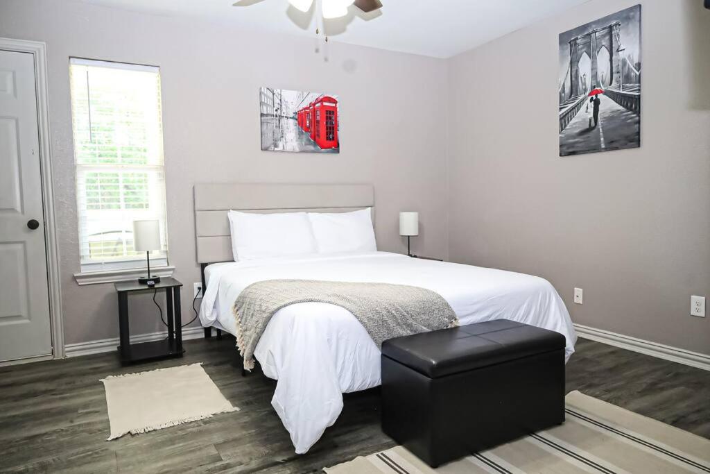 Comfy Two-Bedroom Apartment In Arlington Eksteriør bilde